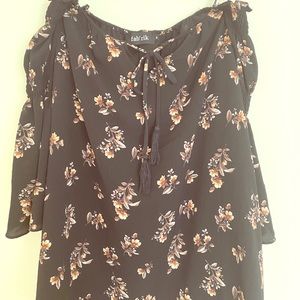 Off Shoulder Black Floral Tunic 🥀